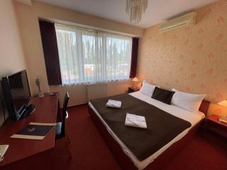 Canada Hotel Budapest - Boedapest - 0