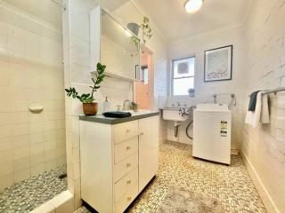 Neat 2 bedroom Apartment, with free parking - South Hedland - 2