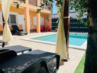 Boutique Apartment with Private Pool for Your Exclusive Use - Novigrad Istria - 0