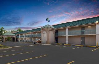 Days Inn by Wyndham Clarksville North EXIT 4 - Clarksville - 8