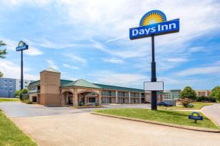Days Inn by Wyndham Clarksville North EXIT 4 - 9