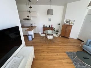 Lovely 2BR with Balcony at Gordon Beach by FeelHome - 8