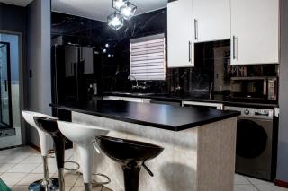 Time Oon-Travel & Tour Equestria Parkview - 2