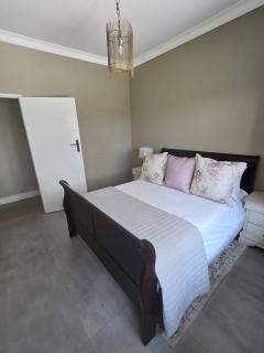 Executive Luxurious Boutique home - 9