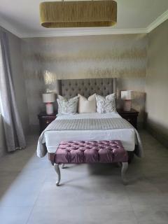 Executive Luxurious Boutique home - 5