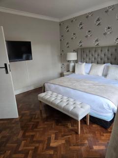 Executive Luxurious Boutique home - 3