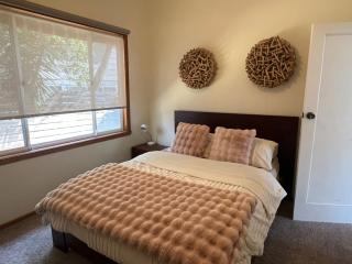 Homey Beach Cottage with Spa, walk to beach - Cowes - 8