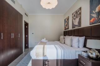 Luxury 1-Bedroom Apartment with Burj Khalifa view - Dubai - 6