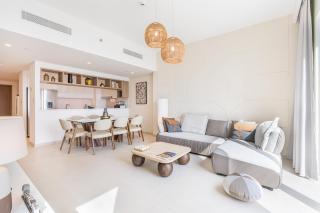 Beautiful Home on 45th Floor with Full Burj View - Dubai - 4
