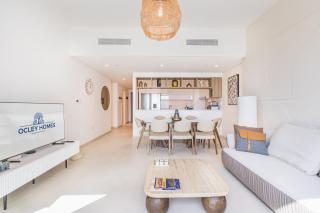 Beautiful Home on 45th Floor with Full Burj View - Dubai - 3