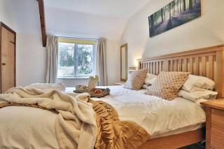 Guest Homes - Hayloft Cottage - 0