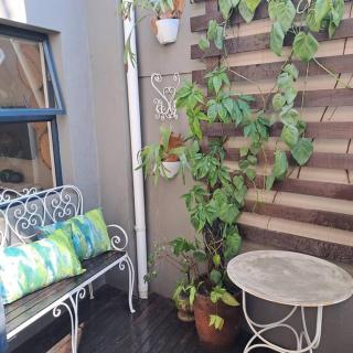 Open, Fresh & Private - Loft Styled Apartment - Durban - 6