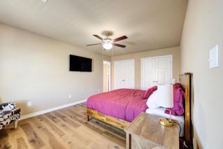 5BD - Backyard - Pool Access - 5 Mins to Texas A&M - College Station - 5