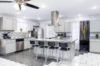 Cozy Getaway with Pool and Putting Green Unit 2 - 9