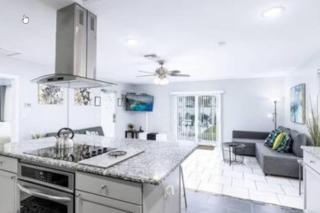 Cozy Getaway with Pool and Putting Green Unit 2 - 6