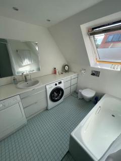 Smuk lejlighed med sundkig lige ved stranden - 2