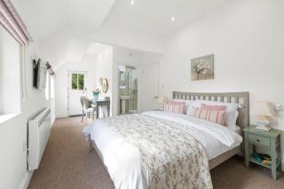 Flower Cottage by Ludlow Castle with Onsite Parking - 1