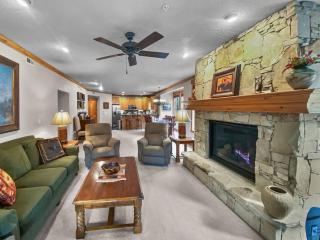 201 Town Pointe Escape! condo - 0