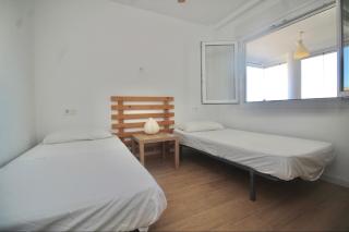 Precioso ÁTICO de 2 dormitorios y 2 baños totalmente REFORMADO - Campoamor - 2