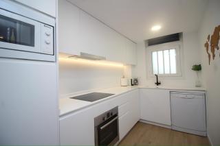 Precioso ÁTICO de 2 dormitorios y 2 baños totalmente REFORMADO - Campoamor - 4