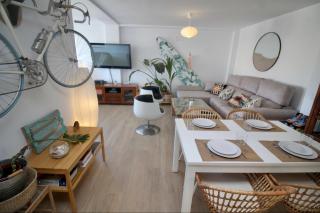 Precioso ÁTICO de 2 dormitorios y 2 baños totalmente REFORMADO - Campoamor - 6