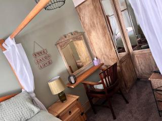Historic Countryside Cottage - Sleeps 3 & Pets Ok - Heysham - 2