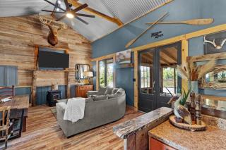 2 Mi To Casinos, Red River Lodge, River Views - 0