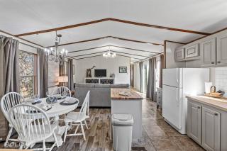Price Drop For This Weekend, Lakefront, Canoes & K - 1
