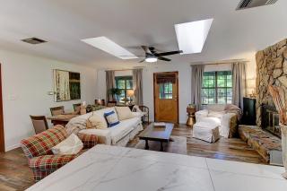 Lakefront Emerald Point wfirepit & kayaks - 3