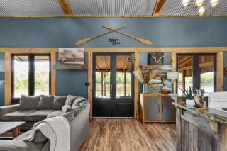 2 Mi To Casinos, Red River Lodge, River Views - 5