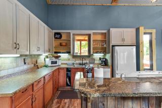 2 Mi To Casinos, Red River Lodge, River Views - 4