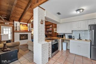 Cedar Wood Lodge Canoes, Firepit, Outdoor dining - 6