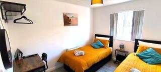 4 beds spacious Apartment, with Parking & WIFI, CHAFFORD HUNDRED, near station & shopping, long stays! - West Thurrock - 2