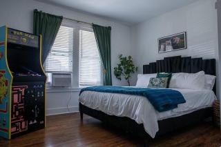 Top Walk score! Prime Westport Midtown Location! - Kansas City - 2