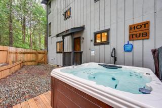 Harstine Island Home with Hot Tub and Beach Access! - Lakebay - 9