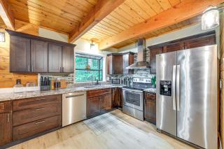 Harstine Island Home with Hot Tub and Beach Access! - Lakebay - 3