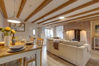 Fayette sleeps 4, 2 bedrooms, cute garden - North Creake - 8