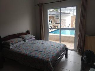 Casa em Itanhaém com 2 quartos garagem p 2 carros, churrasqueira, piscina 200 m da praia - Itanhaém - 9
