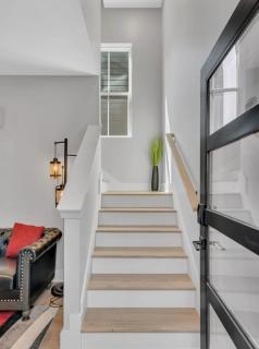 10 Min Drive Downtown, Roof Deck, Pet Friendly - 3