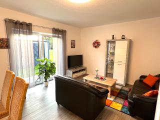 Ferienhaus "Jonagold" Meppen Ebenerdig Carport Terrasse Free WiFi 2 Schlafzimmer Küche Gäste-WC Wallbox - Meppen - 3