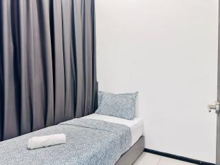 New Comfy Urban Suite Homestay at Georgetown for family by Urban Staycations LOD - 3