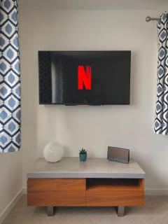 Bright 2-bedroom apartment with parking in Montrose - 7