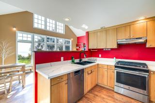 Waterfront Bellingham Bliss Steps to Beach! - 2