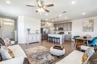 Texan Oasis, minutes from COTA, Airport, and all Austin has to offer! - Del Valle - 0