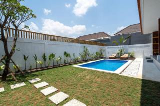 Umanala - 5 Min To Beach, Sleek Villa with Spacious Pool Area - 1