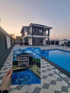 Grey House - Bucareste - 0