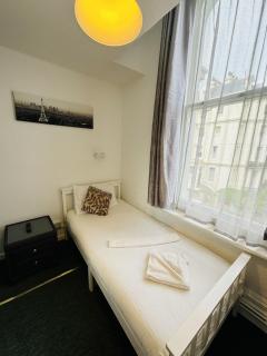 Carlton Court Hotel Eastbourne - 4