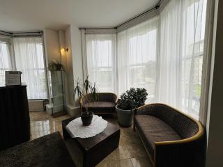 Carlton Court Hotel Eastbourne - Eastbourne - 1