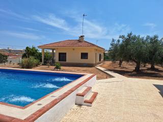 Villa cerca de Valencia con piscina junto a la montaña - 0