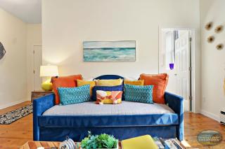 Downtown Lake Geneva - LA Suite - Fun Cali Vibe on Main St - Onsite Parking - Easy Access to the Beach - Lake Geneva - 8